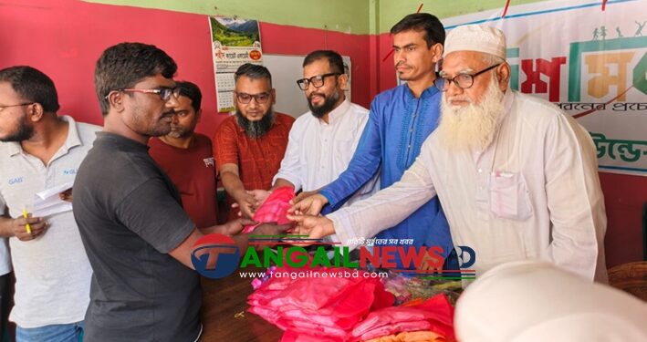 টাঙ্গাইল শহরে ছিন্নমূল মানুষের মাঝে ঈদ উপহার পোশাক বিতরণ