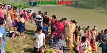 কালিহাতীর ঝিনাই নদীর তীরে মহাষ্টমীর পুণ্যস্নান ॥ ভক্তদের ঢলে উৎসবমুখর