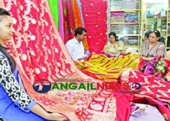 ঈদ ও পহেলা বৈশাখের শাড়ী তৈরী ও বিক্রিতে ব্যস্ত টাঙ্গাইলের তাঁত পল্লীগুলো