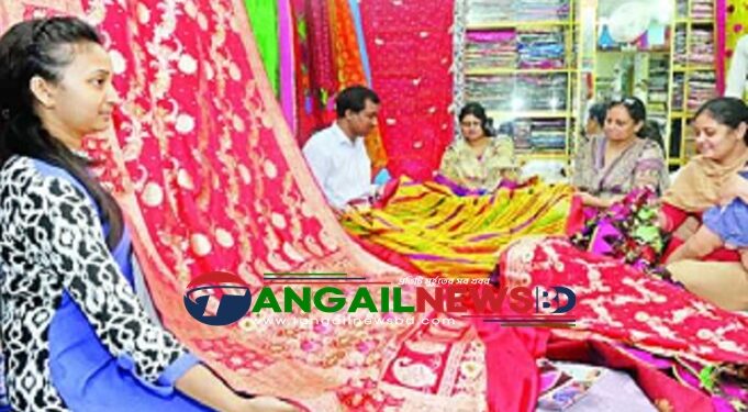 ঈদ ও পহেলা বৈশাখের শাড়ী তৈরী ও বিক্রিতে ব্যস্ত টাঙ্গাইলের তাঁত পল্লীগুলো