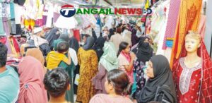 ঈদ কেনাকাটায় টাঙ্গাইলের মার্কেটগুলোতে উপচেপড়া ভিড়
