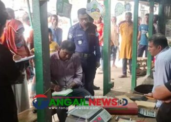 টাঙ্গাইলে বেশি দামে জ্বালানি তেল বিক্রি করায় দুই ব্যবসায়ীকে জরিমানা