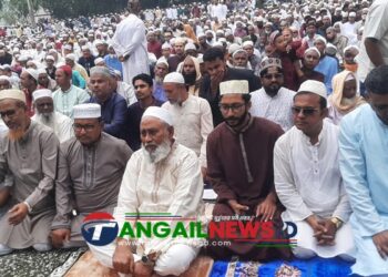 দীর্ঘ ১৭ বছর পর গোপালপুরে ঈদের নামাজ আদায় করলেন সালাম পিন্টু এমপি