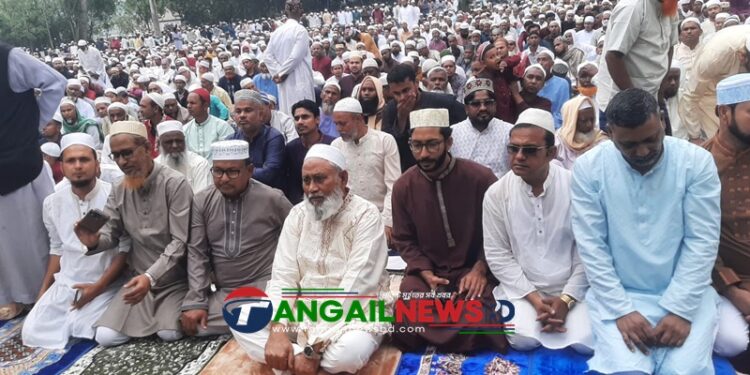 দীর্ঘ ১৭ বছর পর গোপালপুরে ঈদের নামাজ আদায় করলেন সালাম পিন্টু এমপি