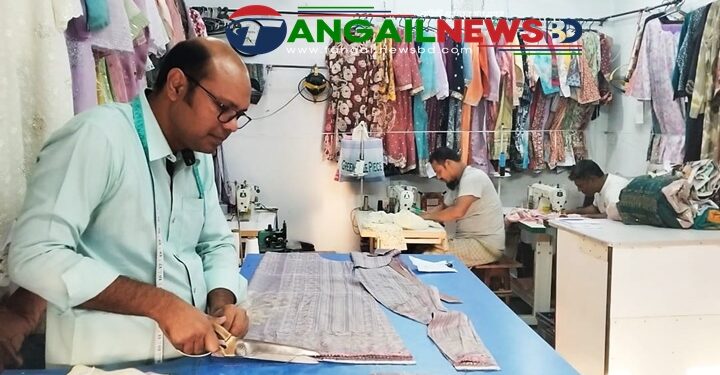 ঈদ আনন্দের প্রস্তুতিতে ব্যস্ত সময় পার করছেন টাঙ্গাইলের দর্জিরা