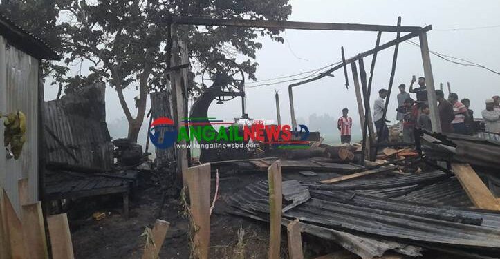 কালিহাতীর মরিচা বাজারে আগুনে পুড়ে গেল স-মিল ও টিনের ঘর