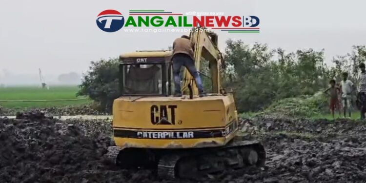 দেলদুয়ারে মাটি ব্যবসায়ীদের খপ্পরে জমির টপ সয়েল বিনষ্ট হচ্ছে