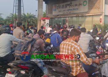 টাঙ্গাইল জেলার পেট্রোল পাম্পগুলোতে জনদুর্ভোগ চরমে