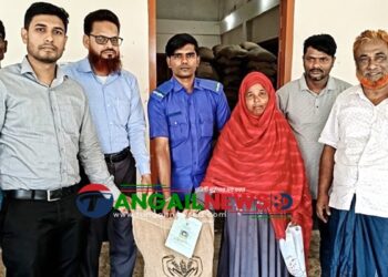 ধনবাড়ীর ধোপাখালীতে ৩২৩ জনকে বিডব্লিউবির চাল বিতরণ