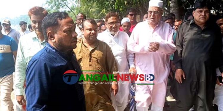 এলেঙ্গায় নদী ভাঙন এলাকা পরিদর্শন করলেন এমপি লুৎফর রহমান