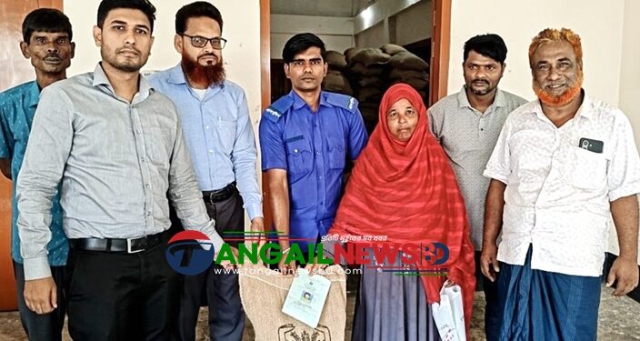 ধনবাড়ীর ধোপাখালীতে ৩২৩ জনকে বিডব্লিউবির চাল বিতরণ