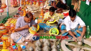 পহেলা বৈশাখ রাঙাতে শেষ সময়ে ব্যস্ত টাঙ্গাইলের মৃৎ শিল্পীরা