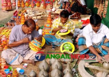 পহেলা বৈশাখ রাঙাতে শেষ সময়ে ব্যস্ত টাঙ্গাইলের মৃৎ শিল্পীরা