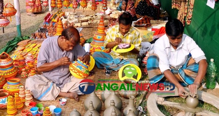 পহেলা বৈশাখ রাঙাতে শেষ সময়ে ব্যস্ত টাঙ্গাইলের মৃৎ শিল্পীরা