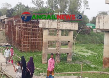 মির্জাপুরে নদীর উপর ব্রিজ নির্মান শেষ না হওয়ায় তিন ইউনিয়নবাসী চরম দুর্ভোগে