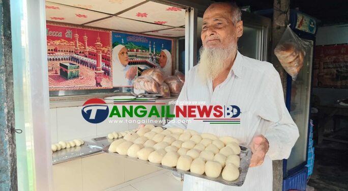 ৩২ বছর ধরে বিলপাড়া গ্রামকে চেনেন নেওয়াজ আলীর সাদা চমচমের কারণে