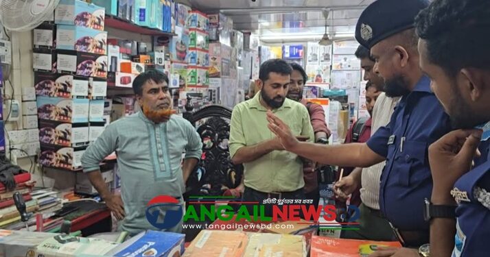 টাঙ্গাইলে বেশি দামে চার্জার ফ্যান বিক্রি করায় ব্যবসায়ীকে জরিমানা