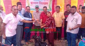 মধুপুরে ক্ষুদ্র নৃ-তাত্ত্বিক জনগোষ্ঠীর সুবিধাভোগীদের মাঝে ছাগল বিতরণ