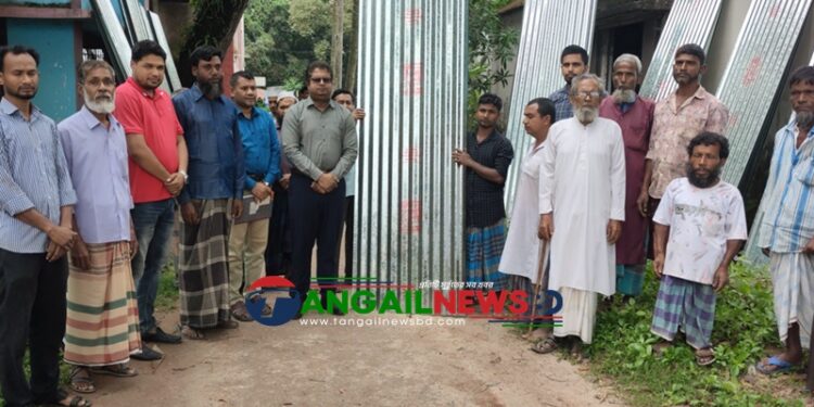 ঘাটাইলে দুর্যোগে ক্ষতিগ্রস্থ পরিবারের মাঝে ঢেউটিন ও নগদ অর্থ প্রদান