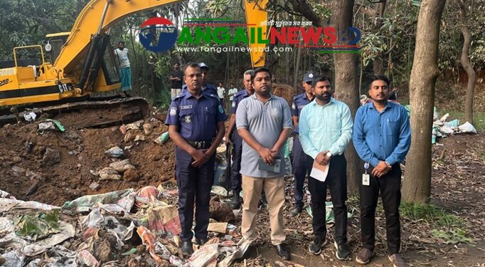 মির্জাপুরের আজগানায় সিসা ও কয়লা কারখানা ধ্বংস