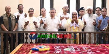 ভাসানীর কবর জিয়ারতের মধ্য দিয়ে টাঙ্গাইল সফর শেষ করলেন প্রধানমন্ত্রী