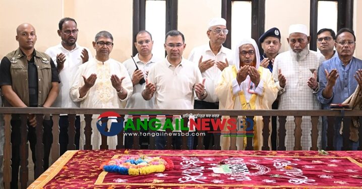 ভাসানীর কবর জিয়ারতের মধ্য দিয়ে টাঙ্গাইল সফর শেষ করলেন প্রধানমন্ত্রী
