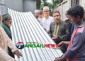 মির্জাপুরে গৃহহীন দুই পরিবারের মধ্যে ঢেউটিন বিতরণ