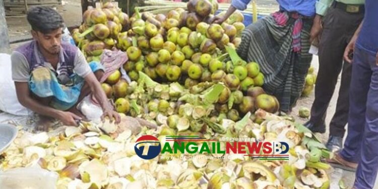 প্রচন্ড গরমে টাঙ্গাইলে কচি তালের শাঁসের কদর বহুগুণ বেড়েছে