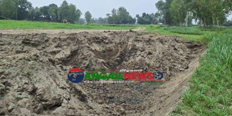 মির্জাপুরের মহেড়ায় খাল খননের নামে জমির মাটি চুরির অভিযোগ