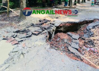 ভারী বর্ষণে দেলদুয়ার-নাটিয়াপাড়া সড়কে ধস ॥ যোগাযোগ বিচ্ছিন্ন
