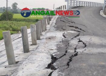 বাসাইলে উদ্বোধনের আগেই নির্মিত সেতুর সংযোগ সড়কে ফাটল