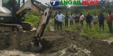 পৌলি ব্রীজের পাশে অবৈধ মাটির রাস্তা কেটে দিয়েছে প্রশাসন