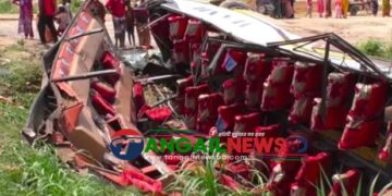 কালিহাতীতে যাত্রীবাহী বাস উল্টে খাদে পড়ে দুই ভাগ ॥ ১৭ জন আহত