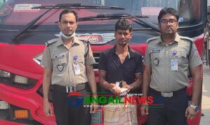 এলেঙ্গা বাসস্ট্যান্ডে বাসযাত্রীর শরীরে মিললো ৪০০ পিস ইয়াবা
