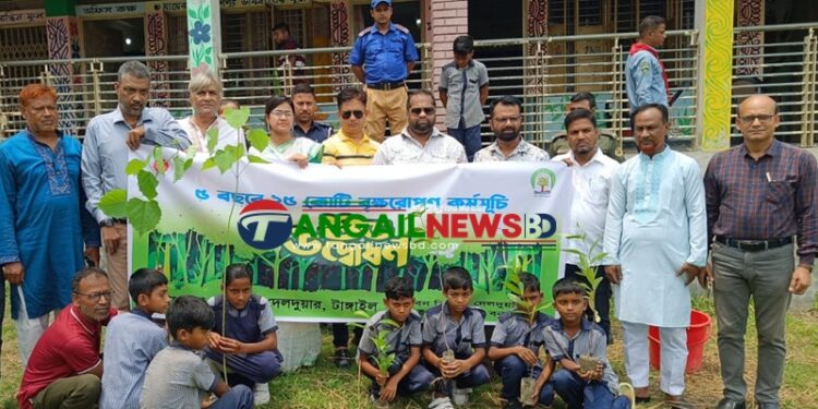 দেলদুয়ারে উপজেলা প্রশাসনের বৃক্ষরোপণ কর্মসূচির উদ্বোধন