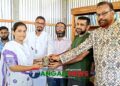 ধনবাড়ীতে শিক্ষার্থীদের মাঝে ঔষুধি গাছের চারা বিতরণ