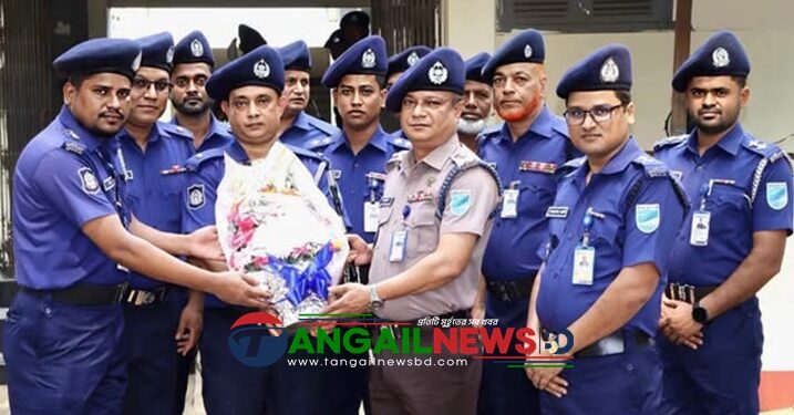 দেলদুয়ার থানা পরিদর্শন করলেন পুলিশ সুপার
