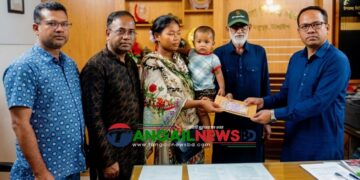 মধুপুরে নিহত ৪ গারো পরিবারের মাঝে আর্থিক সহায়তা প্রদান