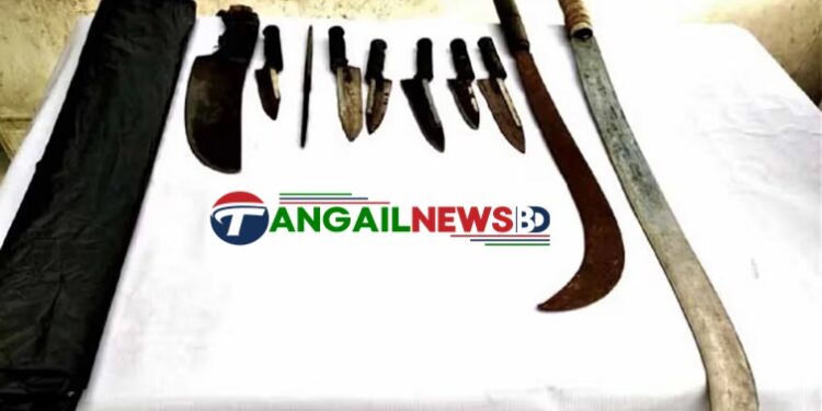 ভূঞাপুরে যমুনায় নৌ ডাকাতির প্রস্তুতিকালে দেশীয় অস্ত্রসহ ৫ জন আটক