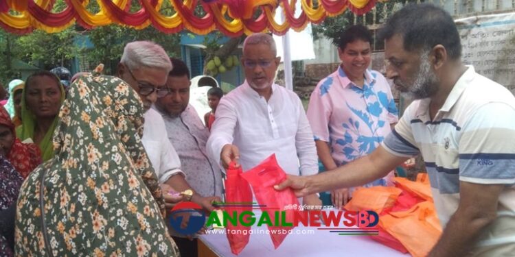 টাঙ্গাইল বারাকা সামাজিক সংগঠনের মাধ্যমে খাবার বিতরণ