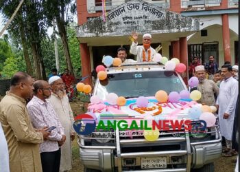 সখীপুরে ব্যতিক্রমীভাবে শিক্ষকের বিদায় ॥ আবেগে ভাসলেন সকলেই