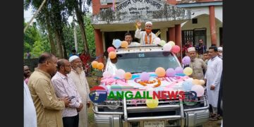 সখীপুরে ব্যতিক্রমীভাবে শিক্ষকের বিদায় ॥ আবেগে ভাসলেন সকলেই