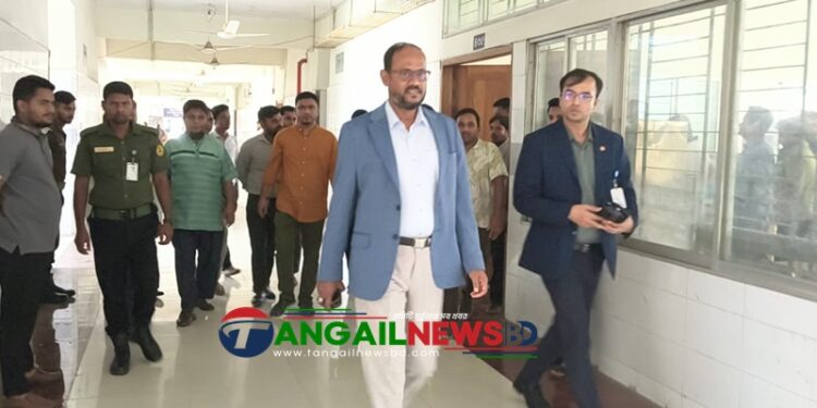 টাঙ্গাইল মেডিকেল কলেজ হাসপাতালে চরম অনিয়ম অব্যবস্থাপনা দেখে ক্ষুব্ধ প্রতিমন্ত্রী টুকু