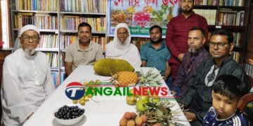টাঙ্গাইলে বাতিঘর আদর্শ পাঠাগারের উদ্যোগে শিশুদের নিয়ে ফল উৎসব