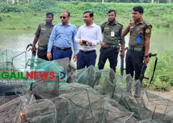 গোপালপুরে ঝিনাই নদীতে ৩০০ মিটার অবৈধ চায়না দুয়ারি জাল জব্দ