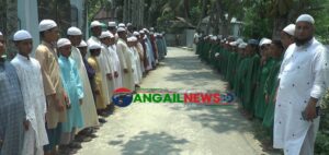 টাঙ্গাইলে কবরস্থানের জায়গা দখল নেয়ার প্রতিবাদে মানববন্ধন ও বিক্ষোভ