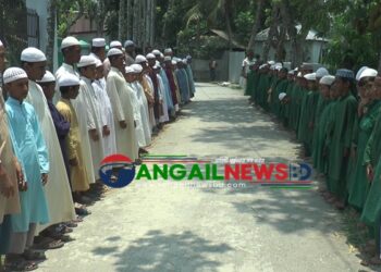 টাঙ্গাইলে কবরস্থানের জায়গা দখল নেয়ার প্রতিবাদে মানববন্ধন ও বিক্ষোভ