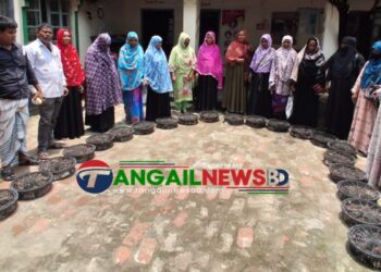 মির্জাপুরে প্রান্তিক নারীদের প্রশিক্ষণ ও বিনামূল্যে মুরগির বাচ্চা বিতরণ