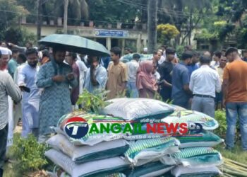 নাগরপুরে ক্ষুদ্র ও প্রান্তিক কৃষকদের মাঝে গাছের চারসহ বীজ ও সার বিতরণ