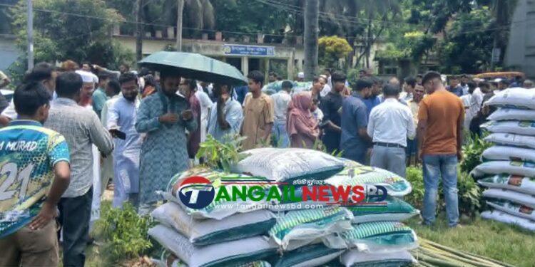 নাগরপুরে ক্ষুদ্র ও প্রান্তিক কৃষকদের মাঝে গাছের চারসহ বীজ ও সার বিতরণ